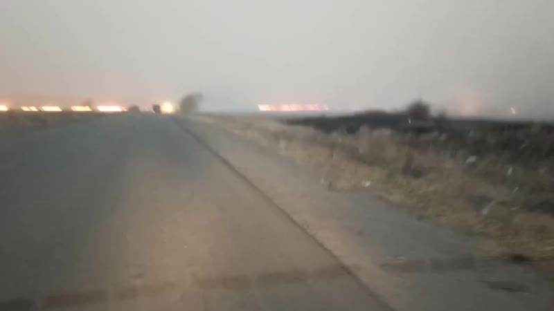 Gorit pole mezhdu krinkoy i komunarom 720p 1 mp4