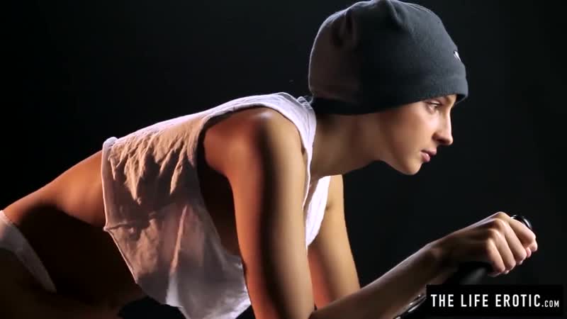 Жалаңаш, артық салмақты әйелдер мен қыздардың суреттері