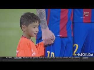 Little murtaza ahmadi meets lionel messi • messi se encuentra con murtaza • al ahli sc v barcelona