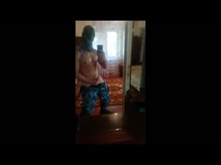 Лгв 21+ русский спортивный военный натурал, дрочит большой член (полное видео))