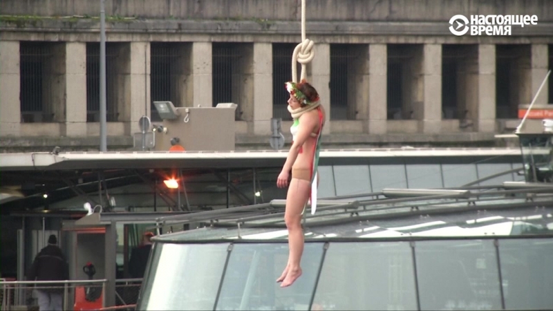 Femen porn video – Femen протест в париже