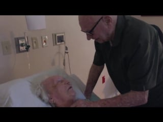 Man sings to 93 year old dying wife