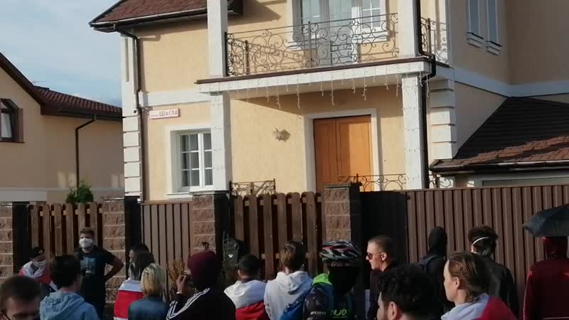 Пад домам ярмошынай