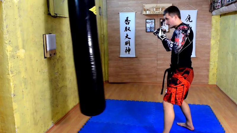 Комбинация с уширо гери мае гери двойка прямых ударов киокушинкай каратэ мма муай тай