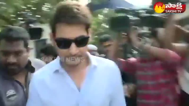 Superstar @urstrulymahesh casts his vote telanganaelections2018 telanganaelections maharshi