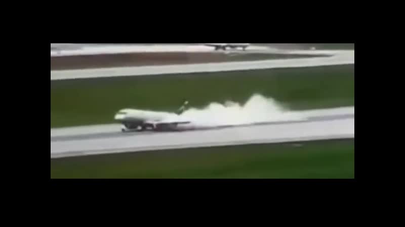 Новое видео аварийной посадки ssj 100 в шереметьево