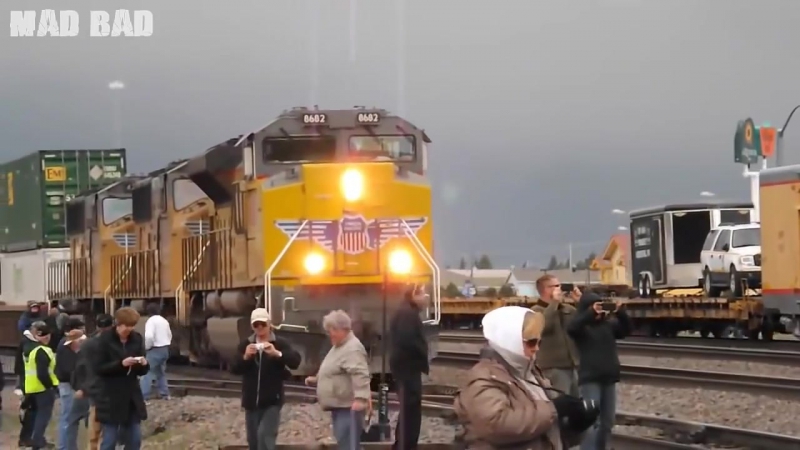 Идиоты против поездов