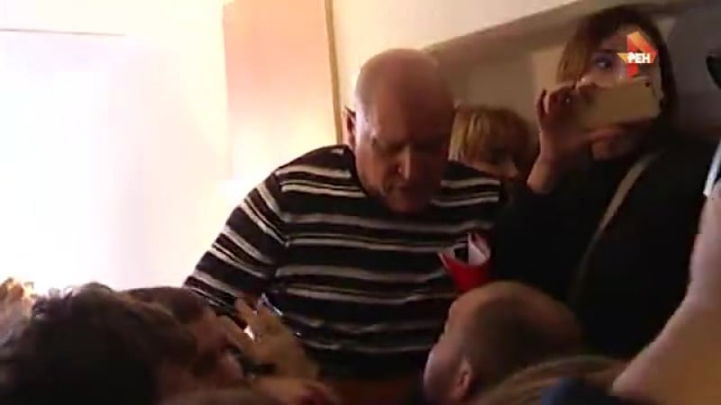 Общественники утверждают, что пьяные сторонники касьянова "трогали девушек" (видео)