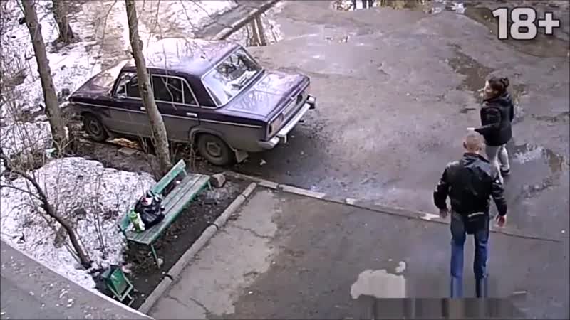 Бьет porn video – Мужик бьет свою бабу