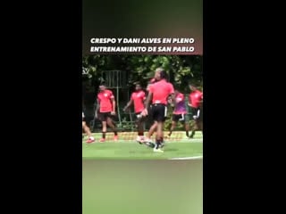 Эрнан креспо учит дани алвеса
