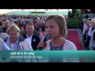 #minallsång lovis, sanna nielsen and the audience blommig falukorv (allsång på skansen 04 07 2017 )