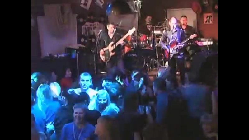 Двойной коктейль я вспоминаю (летящей походкой)