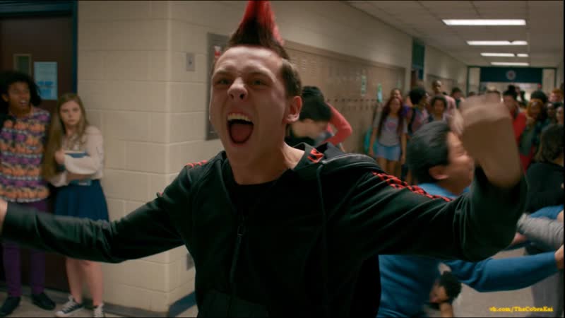 Кобра кай "ястреб vs димитрий" [драка в школе]