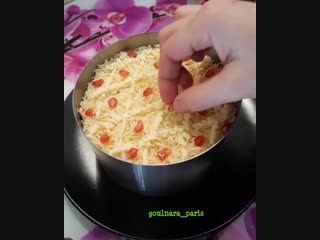 Салат с курицей и ананасами