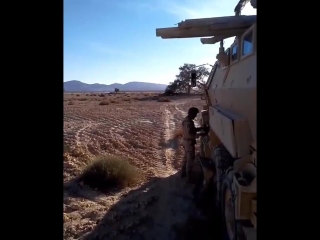 Египетские сапёры покрывают сву установленному боевиками иг на синай