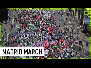 Thousands of administrative workers strike in madrid