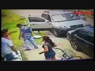 Словесная перепалка завершилась выстрелом в руку из дробовика +18