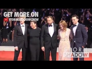 Emma stone, nicholas hoult, olivia colman, yorgos lanthimos and more on the red carpet for the premi