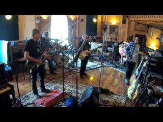 Neil young with crazy horse mountaintop 2019