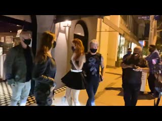 Bella thorne ignores selfie seeking fan following dinner with benjamin mascolo