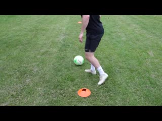 Five turns for football soccer players learn hoоw to effectively change directi