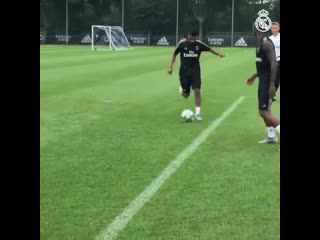 Родриго показывает свою технику