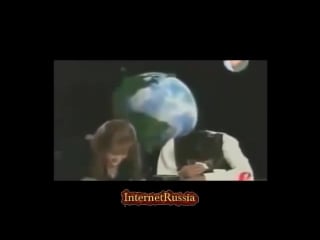 Мамка подбрила свою пизду и теперь готова ко всем видам секса