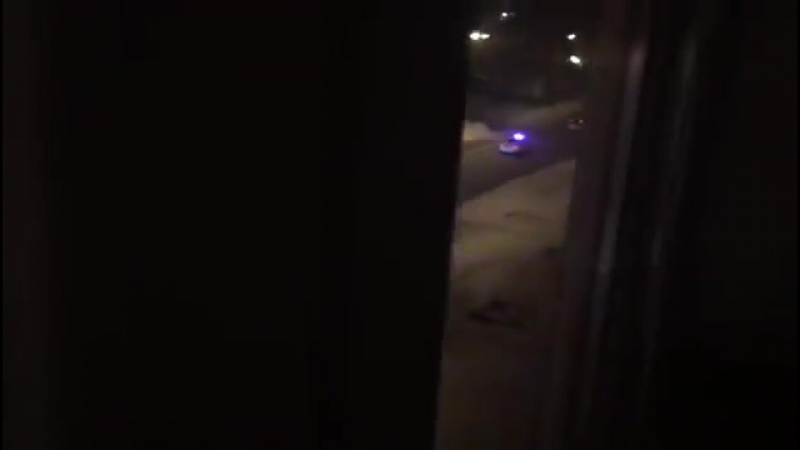 Полиция пытается остановить угонщика снежками, южно сахалинск