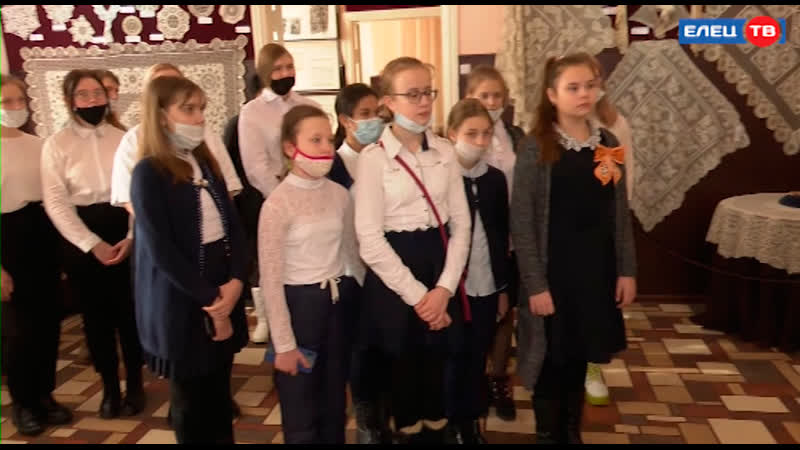 Актуально во все времена елецкие школьницы обучаются кружевоплетению