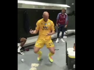 Пепе рейна в раздевалке