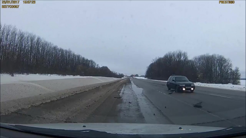 Взрыв колеса у фуры (маты)