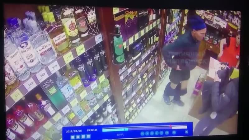 Снял трусы, чтобы ему поверили мужчина показал что ниже пояса продавщицам челябинского алкомаркета