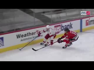 Andrei svechnikov puts home the terrific one handed pass from staal to get carolina on the