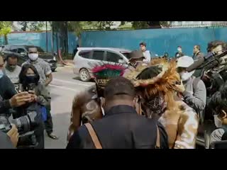 Warga papua mengembalikan beasiswa veronica koman (pegiat ham) ke lpdp kementrian keuangan(240p) mp4