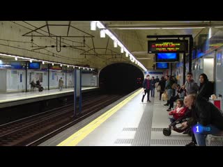 La 1 tve telediario gente metro madrid regalo obj perdidos presentadora ana roldán reportero arnau vlc 2019 12 23 21h27mla 1 fhd