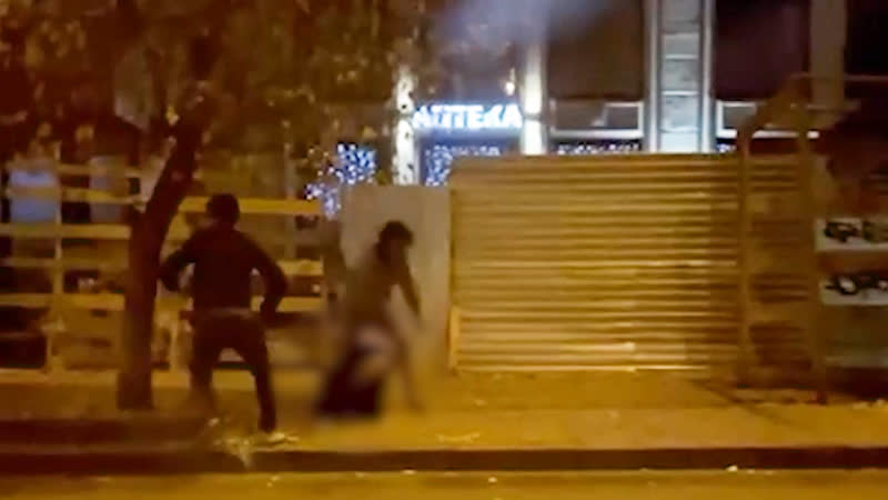 Южане поставили мужика на колени и избили real video