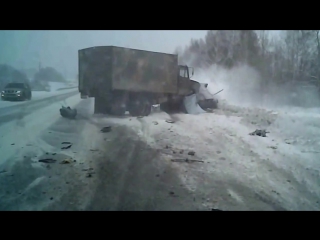 ✔ особое мнение водитель hyundai и его пассажирка погибли в страшном дтп под екатеринбургом (19 03 3016)