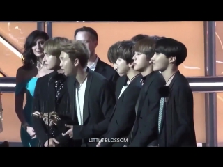 Audiences reaction when armys screaming bts bbma 2017 [full hd]