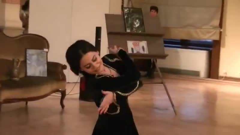 Haykakan par nrneni liana markaryan