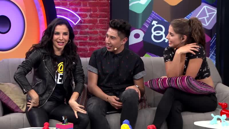 Martha higareda hizo el oso frente a keanu reeves!