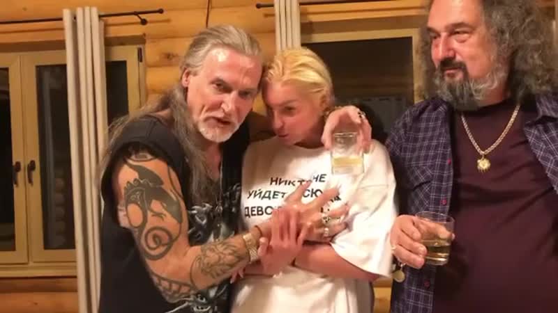 Джигурда схватил пьяную волочкову за грудь