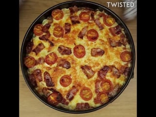 Cheesy sausage breakfast pizza pie