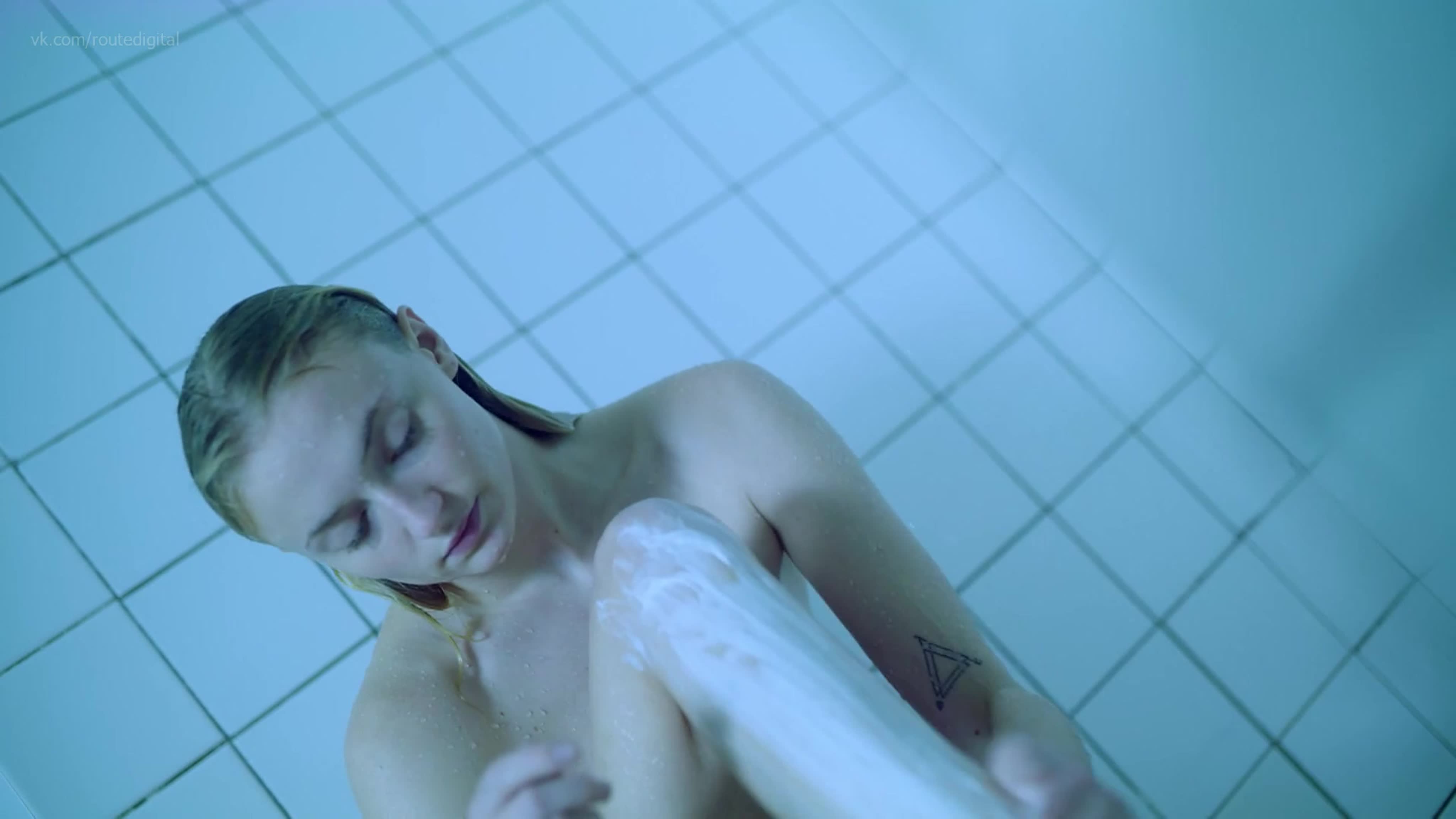 Sophie turner nude (covered) survive s01e01 (2020) hd 1080p watch online /  софи тёрнер выжить