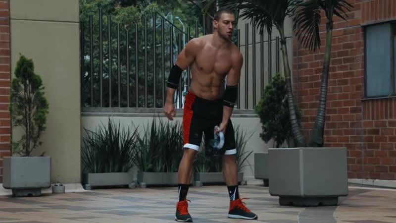 Aumentar masa muscular con 1 pesa rusa (kettlebell) en casa