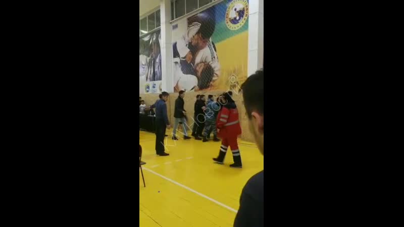 Беспредел на чемпионате казахстана по мма в нур султане! тренер столичной команды ударил ножом тренера из другой команды и после