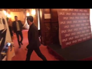 #jamesmcavoy #anyatpornrjoy e #mnightshyamalan a milano per il photocall di split #splitilfilm il nuovo thriller del regista de