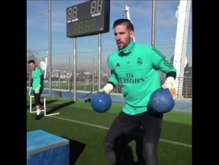 👐🏃‍♂️🏋️‍♂️ experience some of the drills our goalkeepers are put through at #rmcity #halamadrid @sport @soccer @football