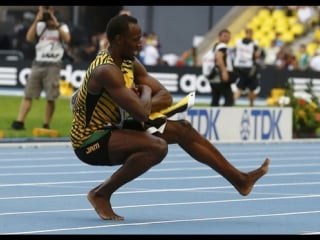Усейн болт танцует вприсядку