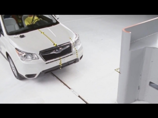 Subaru forester small overlap iihs краштест