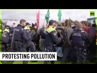 'our govt isn't doing enough' | xr activists invade eindhoven airport